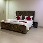 4Bhk Luxury Service Apt Near Saket