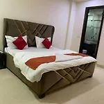 4Bhk Luxury Service Apt Near Saket
