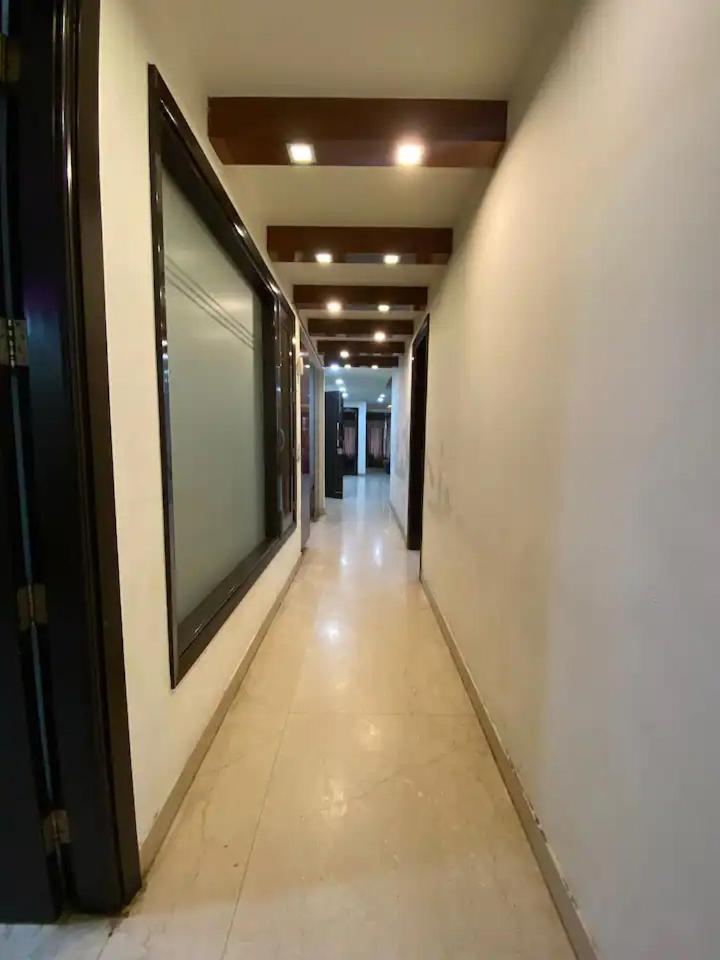 Apartment 4bhk Luxury Service Near Saket New Delhi