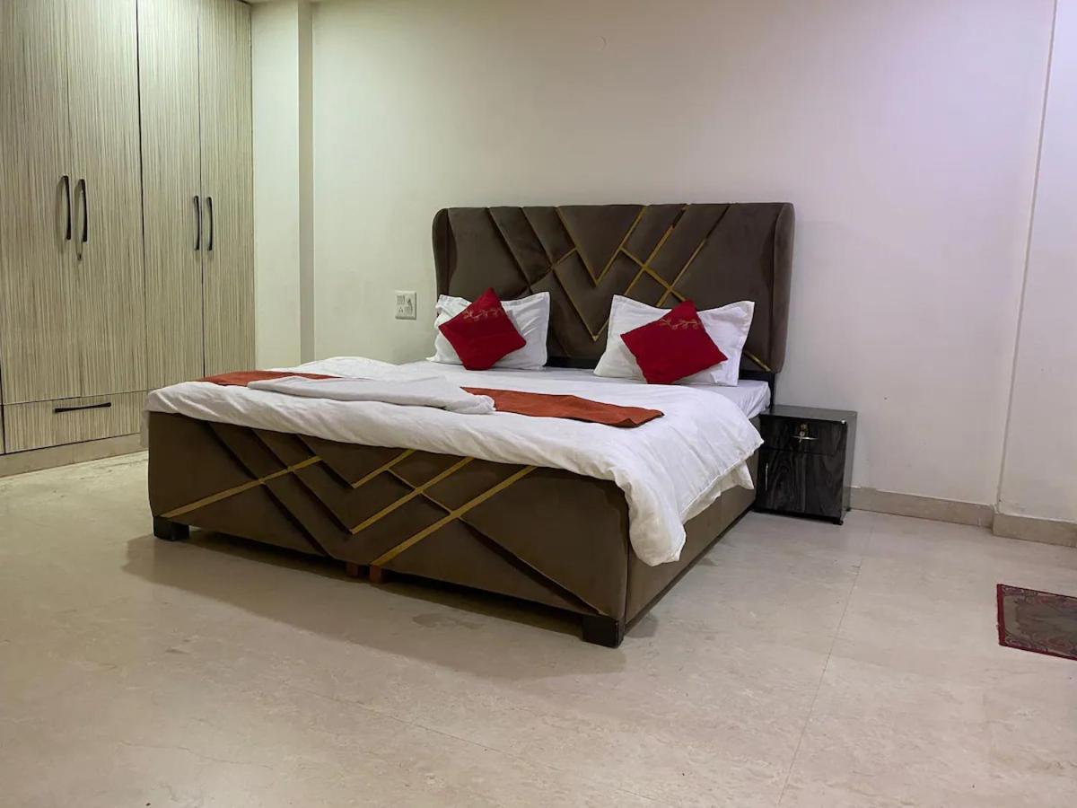 4bhk Luxury Service Near Saket