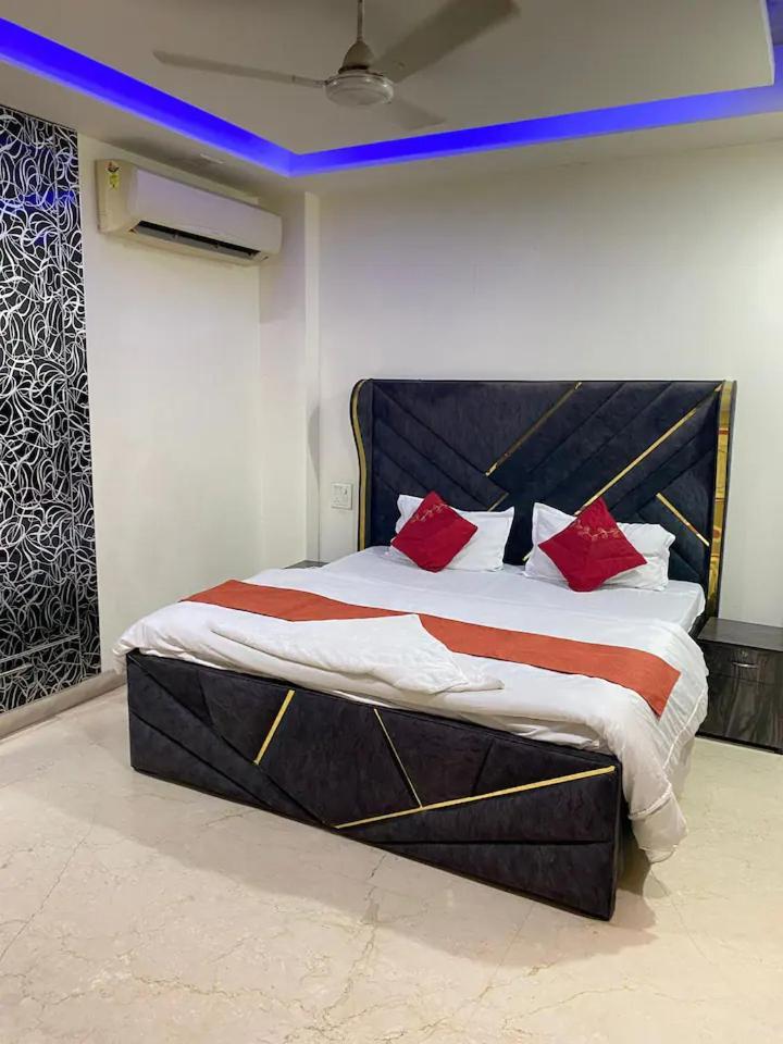 4bhk Luxury Service Near Saket New Delhi