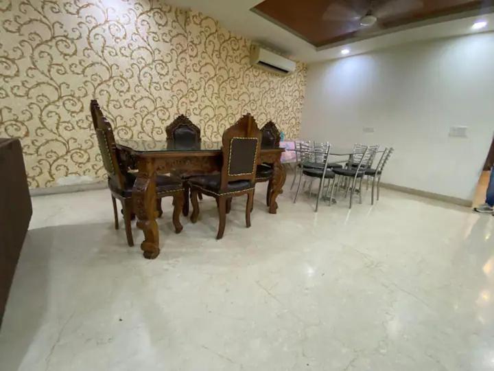 Apartment 4bhk Luxury Service Near Saket