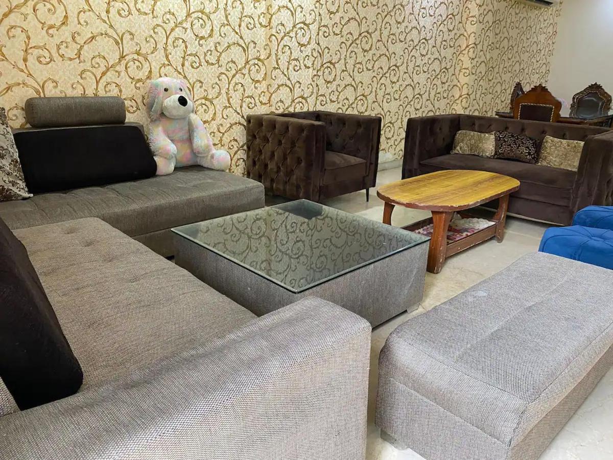 Apartment 4bhk Luxury Service Near Saket *